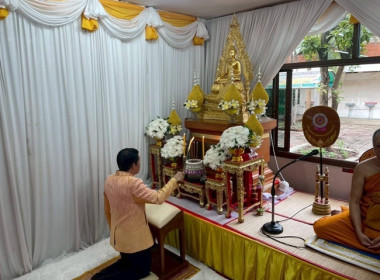 ร่วมพิธีเจริญพระพุทธมนต์และทำบุญตักบาตรถวายเป็นพระราชกุศล ... พารามิเตอร์รูปภาพ 1