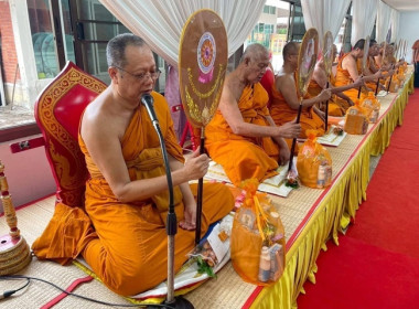ร่วมพิธีเจริญพระพุทธมนต์และทำบุญตักบาตรถวายเป็นพระราชกุศล ... พารามิเตอร์รูปภาพ 3