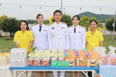 ร่วมพิธีเจริญพระพุทธมนต์และทำบุญตักบาตรถวายพระราชกุศล ... พารามิเตอร์รูปภาพ 1