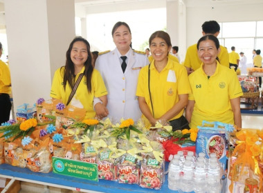 ร่วมพิธีเจริญพระพุทธมนต์และทำบุญตักบาตรถวายพระราชกุศล ... พารามิเตอร์รูปภาพ 20