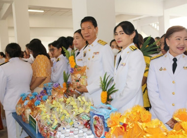 ร่วมพิธีเจริญพระพุทธมนต์และทำบุญตักบาตรถวายพระราชกุศล ... พารามิเตอร์รูปภาพ 22