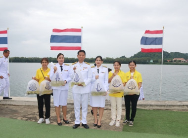 ร่วมพิธีเจริญพระพุทธมนต์และทำบุญตักบาตรถวายพระราชกุศล ... พารามิเตอร์รูปภาพ 28