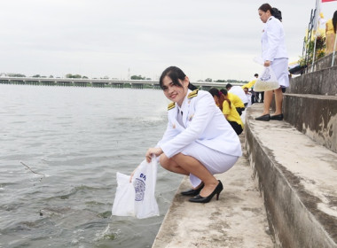 ร่วมพิธีเจริญพระพุทธมนต์และทำบุญตักบาตรถวายพระราชกุศล ... พารามิเตอร์รูปภาพ 31