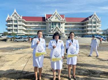 พิธีเจริญพระพุทธมนตร์และทำบุญตักบาตรถวายพระราชกุศล ... พารามิเตอร์รูปภาพ 10