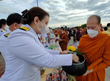 ร่วมพิธีทำบุญตักบาตรเนื่องในวันชาติและวันพ่อแห่งชาติ 5 ... พารามิเตอร์รูปภาพ 6