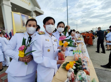 ร่วมพิธีทำบุญตักบาตรเนื่องในวันชาติและวันพ่อแห่งชาติ 5 ... พารามิเตอร์รูปภาพ 8