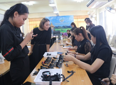 กิจกรรมทำโบว์ริบบิ้นสีดำไว้อาลัยด้วยความเคารพและสำนึกในพระมหากรุณาธิคุณ "สมเด็จพระพันปีหลวง" ... พารามิเตอร์รูปภาพ 20