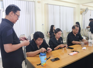 กิจกรรมทำโบว์ริบบิ้นสีดำไว้อาลัยด้วยความเคารพและสำนึกในพระมหากรุณาธิคุณ "สมเด็จพระพันปีหลวง" ... พารามิเตอร์รูปภาพ 21