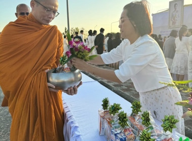 ร่วมพิธีทำบุญตักบาตรถวายพระราชกุศล ... พารามิเตอร์รูปภาพ 10