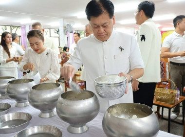 ร่วมพิธีทำบุญตักบาตรและพิธีเวียนเทียนในกิจกรรมโครงการวันสำคัญทางพระพุทธศาสนา วันมาฆบูชา ... พารามิเตอร์รูปภาพ 7
