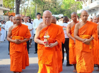 ร่วมพิธีทำบุญตักบาตรและพิธีเวียนเทียนในกิจกรรมโครงการวันสำคัญทางพระพุทธศาสนา วันมาฆบูชา ... พารามิเตอร์รูปภาพ 12