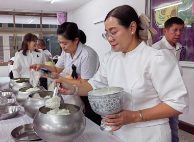 ร่วมพิธีทำบุญตักบาตรและพิธีเวียนเทียนในกิจกรรมโครงการวันสำคัญทางพระพุทธศาสนา วันมาฆบูชา ... พารามิเตอร์รูปภาพ 8