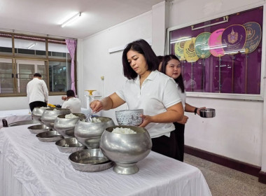ร่วมพิธีทำบุญตักบาตรและพิธีเวียนเทียนในกิจกรรมโครงการวันสำคัญทางพระพุทธศาสนา วันมาฆบูชา ... พารามิเตอร์รูปภาพ 9