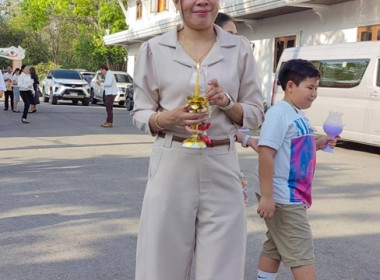 ร่วมพิธีทำบุญตักบาตรและพิธีเวียนเทียนในกิจกรรมโครงการวันสำคัญทางพระพุทธศาสนา วันมาฆบูชา ... พารามิเตอร์รูปภาพ 16