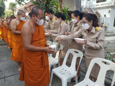 ร่วมพิธีเจริญพระพุทธมนต์เพื่อถวายพระพรชัยมงคลและพิธีทำบุญตักบาตรพระสงฆ์ 99 รูป ... พารามิเตอร์รูปภาพ 1