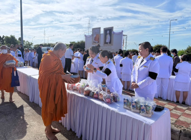 ร่วมพิธีเจริญพระพุทธมนต์และทำบุญตักบาตรถวายพระกุศล ... พารามิเตอร์รูปภาพ 6