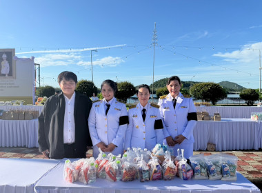 ร่วมพิธีเจริญพระพุทธมนต์และทำบุญตักบาตรถวายพระกุศล ... พารามิเตอร์รูปภาพ 3