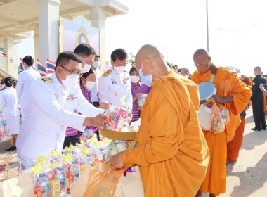 ร่วมพิธีทำบุญตักบาตรพระสงฆ์และสามเณรปล่อยพันธุ์สัตว์น้ำ ... พารามิเตอร์รูปภาพ 28