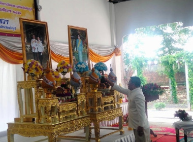 ร่วมพิธีเจริญพระพุทธมนต์เฉลิมพระเกียรติพระบาทสมเด็จพระเจ้าอยู่หัว สมเด็จพระนางเจ้าสิริกิติ์ พระบรมราชินีนาถ พระบรมราชชนนีพันปีหลวง และสมเด็จพระนางเจ้าฯ พระบรมราชินี ... พารามิเตอร์รูปภาพ 1
