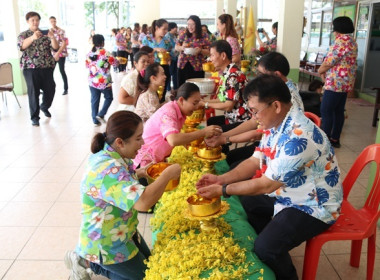 สำนักงานสหกรณ์จังหวัดสระบุรี ร่วมสืบสานประเพณีวันสงกรานต์ ... พารามิเตอร์รูปภาพ 31