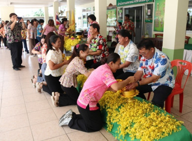 สำนักงานสหกรณ์จังหวัดสระบุรี ร่วมสืบสานประเพณีวันสงกรานต์ ... พารามิเตอร์รูปภาพ 32
