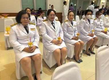 ร่วมกิจกรรมพิธีถวายเครื่องราชสักการะและวางพานพุ่ม ... พารามิเตอร์รูปภาพ 4
