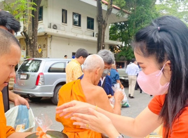 ร่วมพิธีทำบุญตักบาตรถวายพระราชกุศล ... พารามิเตอร์รูปภาพ 3