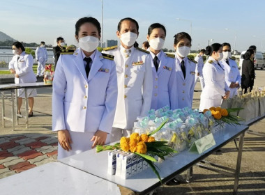 ร่วมพิธีทำบุญตักบาตรพระสงฆ์และสามเณร ... พารามิเตอร์รูปภาพ 4