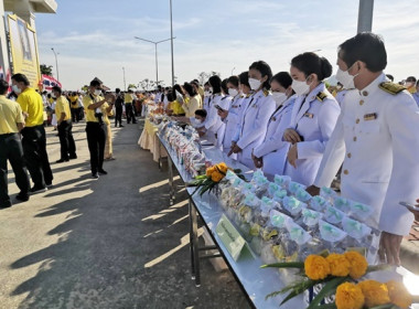 ร่วมพิธีทำบุญตักบาตรพระสงฆ์และสามเณร ... พารามิเตอร์รูปภาพ 5