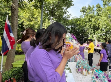 ร่วมพิธีทำบุญตักบาตรถวายพระราชกุศลเนื่องในโอกาสวันคล้ายวันประสูติ พระเจ้าวรวงศ์เธอพระองค์เจ้าโสมสวลี กรมหมื่นสุทธนารีนาถ ในวันที่ 13 กรกฎาคม 2567 ... พารามิเตอร์รูปภาพ 5
