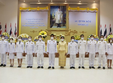 ร่วมพิธีวางพวงมาลา ในกิจกรรมน้อมรำลึกในพระมหากรุณาธิคุณ ... พารามิเตอร์รูปภาพ 9