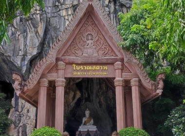 ร่วมกิจกรรมพิธีเจริญพระพุทธมนต์เฉลิมพระเกียรติถวายพระพรชัยมงคลแด่ พระบาทสมเด็จพระเจ้าอยู่หัว เนื่องในโอกาสวันเฉลิมพระชนมพรรษา 6 รอบ 28 กรกฏาคม 2567 ... พารามิเตอร์รูปภาพ 1