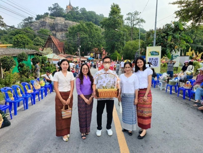 ร่วมงานพิธีเปิดประเพณีตักบาตรข้าวต้มลูกโยน จังหวัดสระบุรี ... พารามิเตอร์รูปภาพ 1