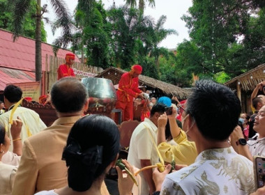 ร่วมงานพิธีเปิดประเพณีตักบาตรข้าวต้มลูกโยน จังหวัดสระบุรี ... พารามิเตอร์รูปภาพ 9