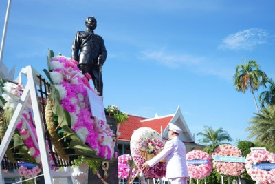 ร่วมพิธีถวายพวงมาลาสักการะ พระบรมราชานุสาวรีย์ ... พารามิเตอร์รูปภาพ 1