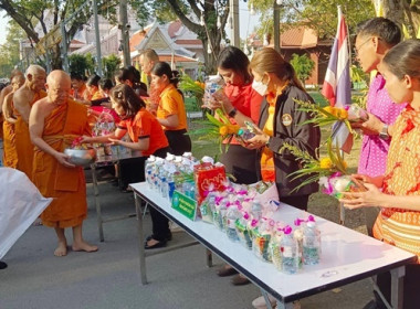 ร่วมพิธีเจริญพระพุทธมนต์และพิธีทำบุญตักบาตรถวายพระราชกุศล ... พารามิเตอร์รูปภาพ 10