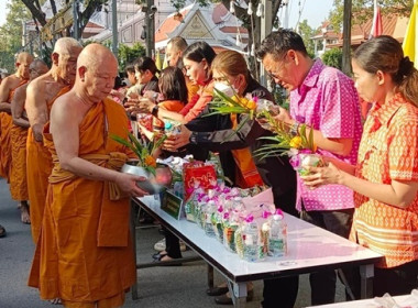 ร่วมพิธีเจริญพระพุทธมนต์และพิธีทำบุญตักบาตรถวายพระราชกุศล ... พารามิเตอร์รูปภาพ 11