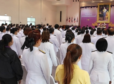 ร่วมพิธีเจริญพระพุทธมนต์และทำบุญตักบาตรถวายเป็นพระราชกุศล ... พารามิเตอร์รูปภาพ 7