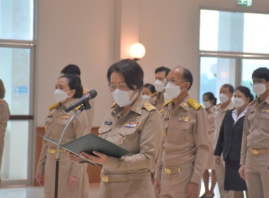 ร่วมพิธีถวายเครื่องราชสักการะและวางพานพุ่มดอกไม้สด ... พารามิเตอร์รูปภาพ 6