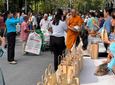 ร่วมพิธีเจริญพระพุทธมนต์และพิธีทำบุญตักบาตรถวายพระราชกุศลเนื่องในโอกาสวันคล้ายวันประสูติ สมเด็จพระเจ้าลูกยาเธอ เจ้าฟ้าทีปังกรรัศมีโชติ มหาวชิโรตตมางกูรสิริวิบูลยราชกุมาร ... พารามิเตอร์รูปภาพ 4